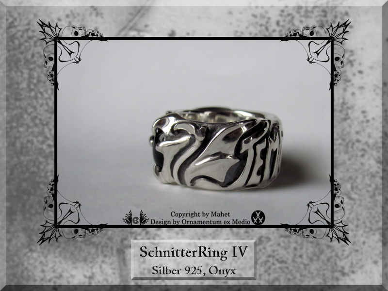 SchnitterRing IV Onyx - stilisierte Sense und Fledermausflügel-Symbol